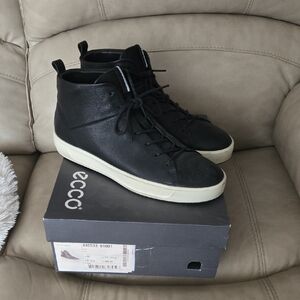 Ecco Women's Black Leather High-Tops Genuune Leather Upper & Lining Size 11